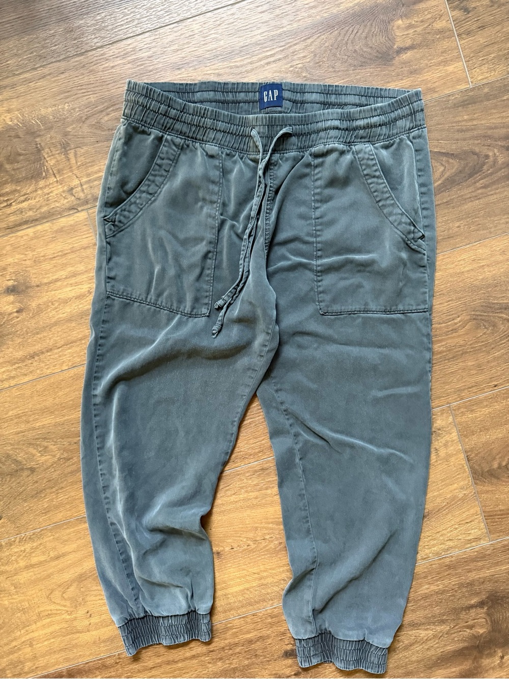Gap washed out easy barrel pants!